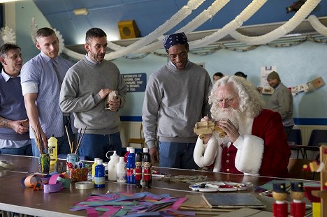 Neil Ashton, Mark del Amo, Jim Broadbent - Get Santa - Z filmu