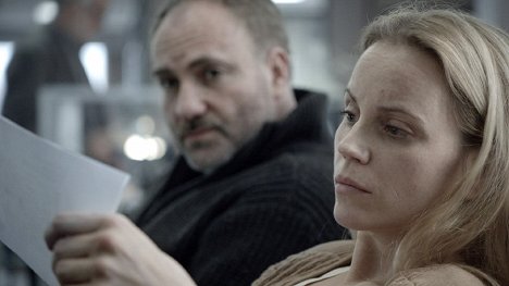 Kim Bodnia, Sofia Helin - Die Brücke - Episode 9 - Filmfotos
