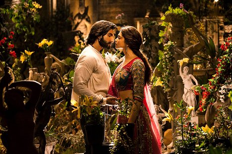Ranveer Singh, Deepika Padukone - Goliyon Ki Rasleela Ram-Leela - Z filmu