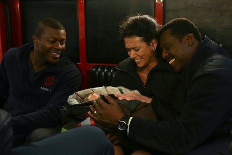 Edwin Hodge, Melissa Ponzio, Eamonn Walker - Chicago Fire - Always - De la película