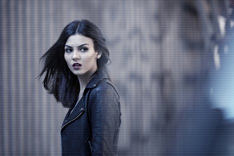 Victoria Justice - Eye Candy - Promo
