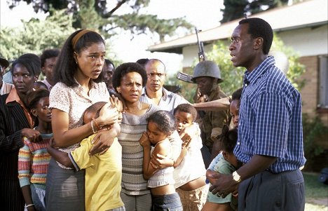 Sophie Okonedo, Lebo Mashile, Don Cheadle - Hotel Rwanda - Van film