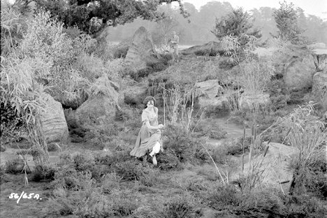 Marla Landi - Der Hund von Baskerville - Filmfotos