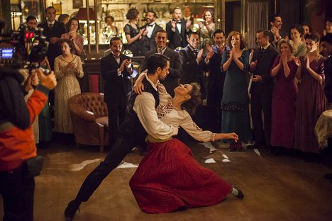 Amir Giles, Tara Pilbrow - Mr. Selfridge - Episode 2 - De filmes