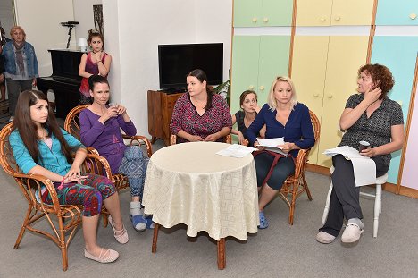 Vanessa Šarköziová, Jarmila Frličková Hittnerová, Lenka Košická, Anna Šišková, Anikó Vargová - Tajné životy - Tournage