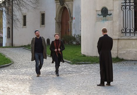 Stanislav Majer, Klára Melíšková - Případ pro exorcistu - Epizoda 3 - Photos