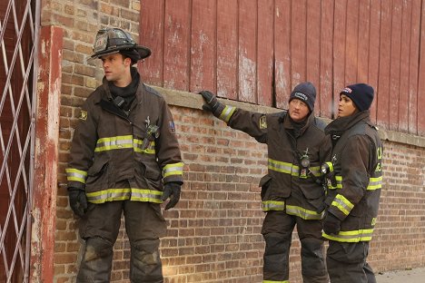 Jesse Spencer, Christian Stolte, Monica Raymund - Chicago Fire - Pokaždé - Z filmu