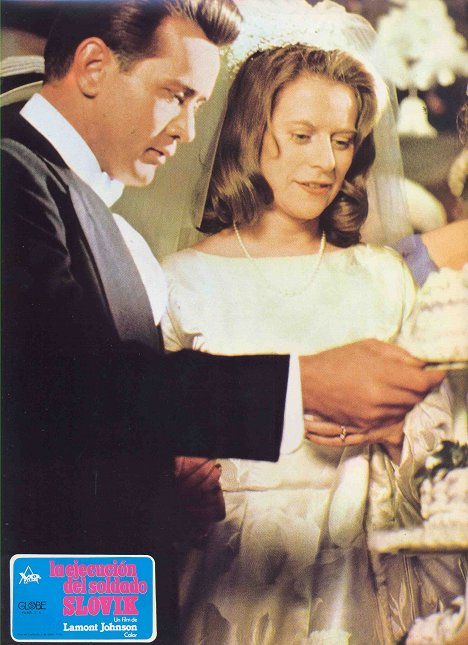 Martin Sheen, Mariclare Costello - The Execution of Private Slovik - Lobby Cards