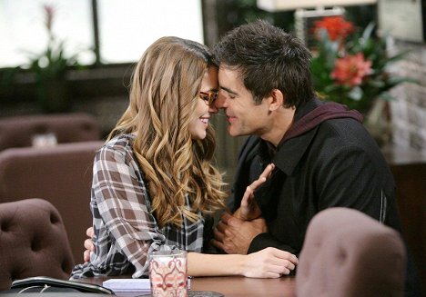Chrishell Stause, Galen Gering - Days of Our Lives - Van film
