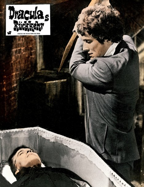 Christopher Lee, Barry Andrews - Dracula Has Risen from the Grave - Fotosky