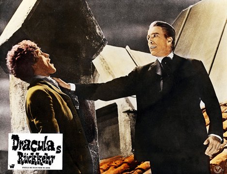 Barry Andrews, Christopher Lee - Dracula Has Risen from the Grave - Fotosky