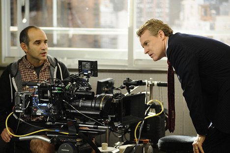 Tate Donovan - Deception - Van de set