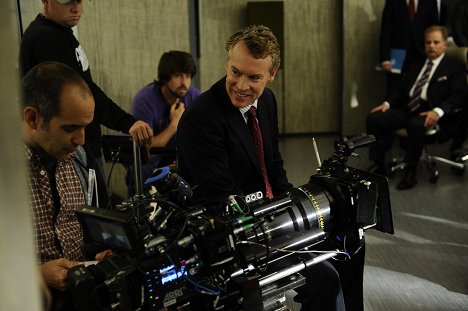 Tate Donovan - Deception - Van de set