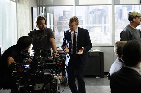 Tate Donovan - Deception - Van de set