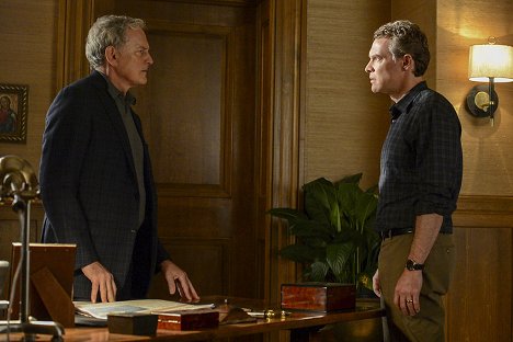 Victor Garber, Tate Donovan - Deception - Film