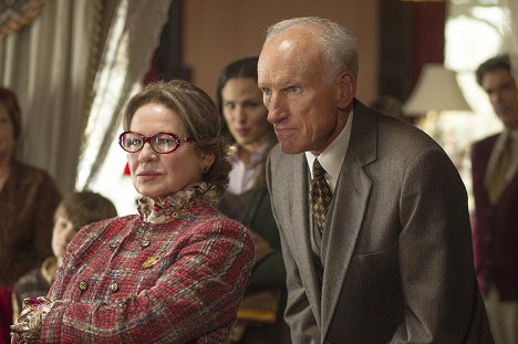 Dianne Wiest, James Rebhorn - The Odd Life of Timothy Green - Van film