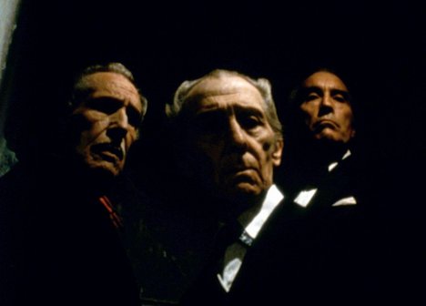Vincent Price, Peter Cushing, Christopher Lee - Dům dlouhých stínů - Z filmu