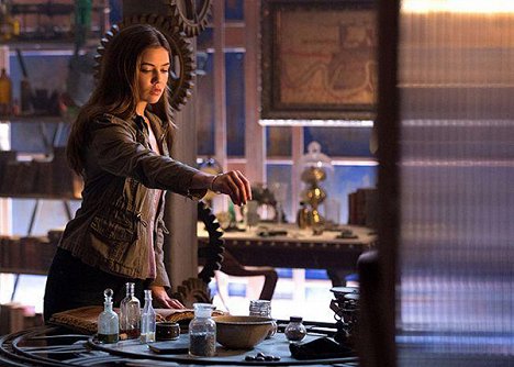 Danielle Campbell - The Originals - The Brothers That Care Forgot - Photos