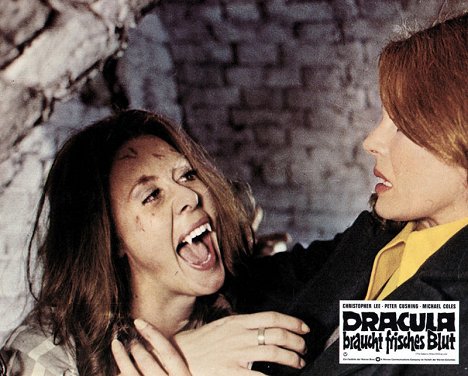 Joanna Lumley - Los ritos satánicos de Drácula - Fotocromos