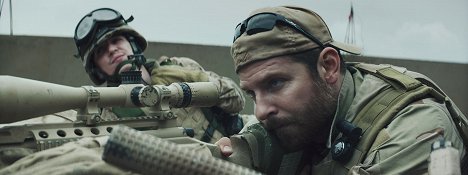 Kyle Gallner, Bradley Cooper - American Sniper - Film