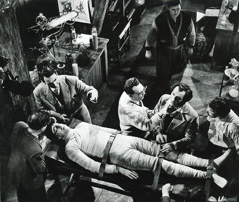 Christopher Lee, Terence Fisher, Peter Cushing - Frankensteinova kletba - Z natáčení