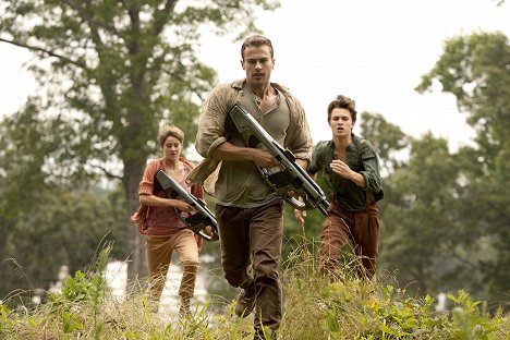 Shailene Woodley, Theo James, Ansel Elgort - Insurgent - Photos