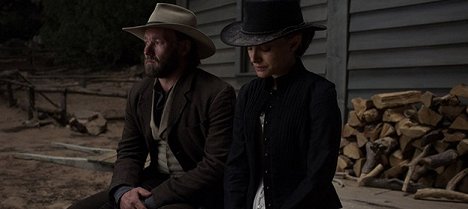 Joel Edgerton, Natalie Portman - Jane Got A Gun - Filmfotos