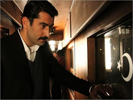 Kenan İmirzalıoğlu - Uzun Hikaye - Kuvat elokuvasta
