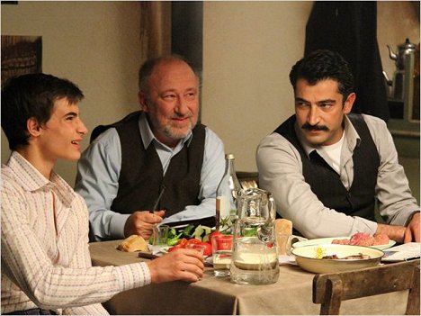 Kenan İmirzalıoğlu - Uzun Hikaye - De la película