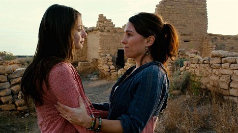 Willa Holland, Amy Jo Johnson - Tiger Eyes - De la película