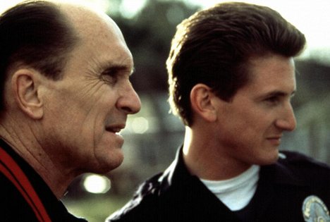 Robert Duvall, Sean Penn - Colors - Photos