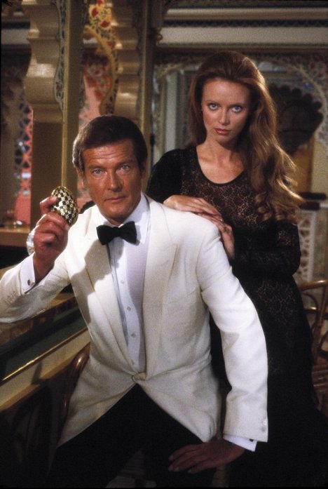 Roger Moore, Kristina Wayborn - James Bond - Octopussy - Werbefoto