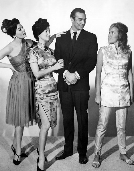 Eunice Gayson, Zena Marshall, Sean Connery, Ursula Andress - James Bond 007 jagt Dr. No - Werbefoto