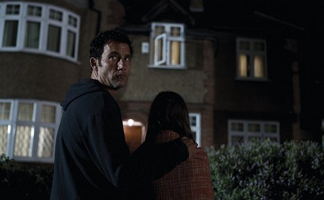 Clive Owen - Intruders - Photos