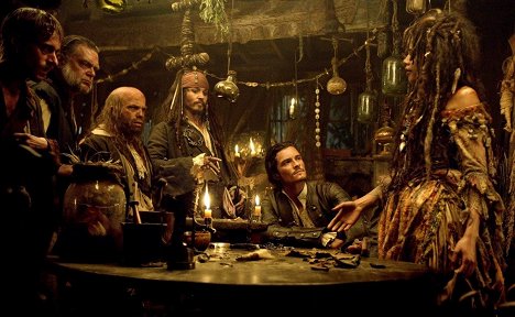 Mackenzie Crook, Kevin McNally, Lee Arenberg, Johnny Depp, Orlando Bloom, Naomie Harris - Piráti z Karibiku: Truhla mrtvého muže - Z filmu
