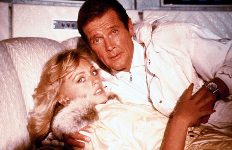 Tanya Roberts, Roger Moore - James Bond: Vyhliadka na smrť - Z nakrúcania