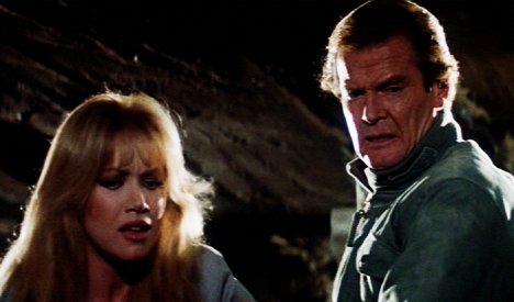 Tanya Roberts, Roger Moore - James Bond - Im Angesicht des Todes - Filmfotos