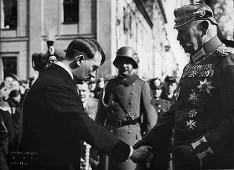 Adolf Hitler, Paul von Hindenburg