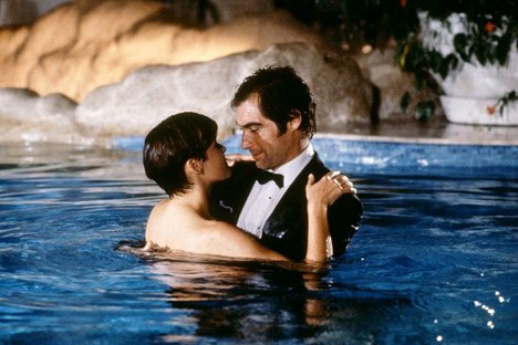 Carey Lowell, Timothy Dalton - 007 och rätten att döda - Kuvat elokuvasta