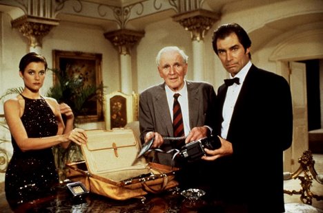 Carey Lowell, Desmond Llewelyn, Timothy Dalton - James Bond: A magányos ügynök - Forgatási fotók
