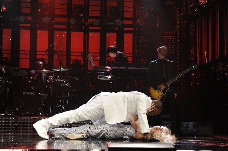 R. Kelly, Lady Gaga - Saturday Night Live - Photos