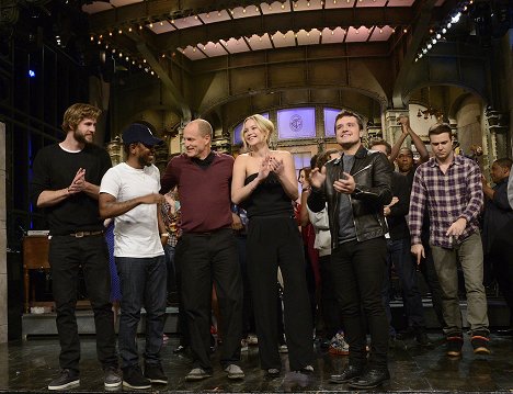 Liam Hemsworth, Kendrick Lamar, Woody Harrelson, Jennifer Lawrence, Josh Hutcherson, Taran Killam - Saturday Night Live - Z filmu