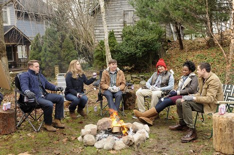 Beck Bennett, Vanessa Bayer, Michael Patrick O'Brien, James Franco, Sasheer Zamata, Pete Davidson - Saturday Night Live - De filmes