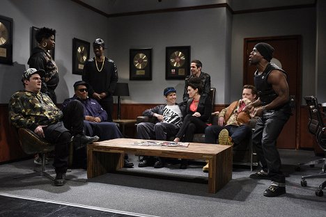 Bobby Moynihan, Leslie Jones, Kenan Thompson, Jay Pharoah, Taran Killam, Cecily Strong, Pete Davidson, Beck Bennett, Kevin Hart - Saturday Night Live - Z filmu