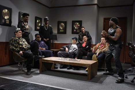 Bobby Moynihan, Leslie Jones, Kenan Thompson, Jay Pharoah, Taran Killam, Pete Davidson, Cecily Strong, Beck Bennett, Kevin Hart - Saturday Night Live - Kuvat elokuvasta