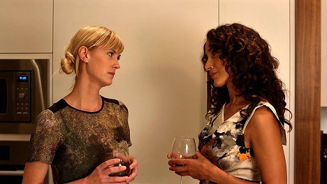 Lauren Lee Smith, Jennifer Beals - Cinemanovels - De la película