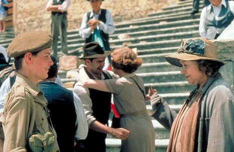 Baird Wallace, Joan Plowright - Té con Mussolini - De la película