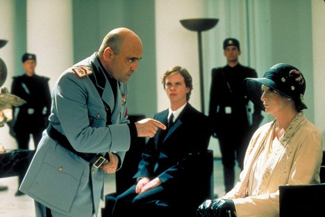 Claudio Spadaro, Maggie Smith - Tea Mussolinivel - Filmfotók