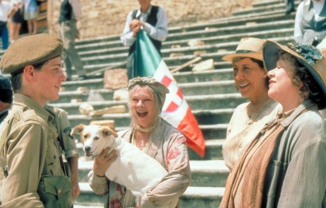 Baird Wallace, Judi Dench, Lily Tomlin, Joan Plowright - Te med Mussolini - Kuvat elokuvasta