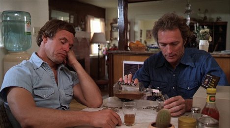 Geoffrey Lewis, Clint Eastwood - Bármi áron - Filmfotók
